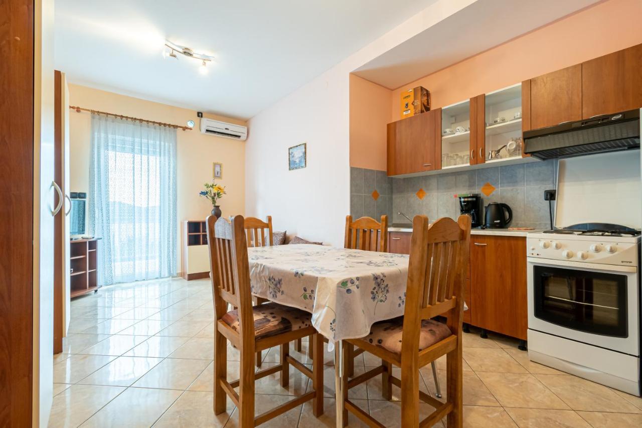 Apartments And Rooms By The Sea Posedarje, Novigrad - 21123 Luaran gambar